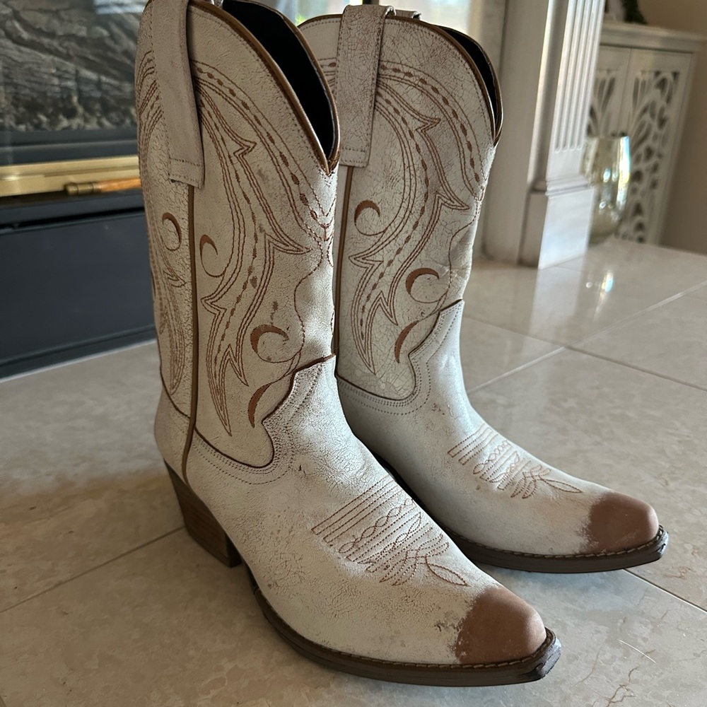 White country boots Sterling River